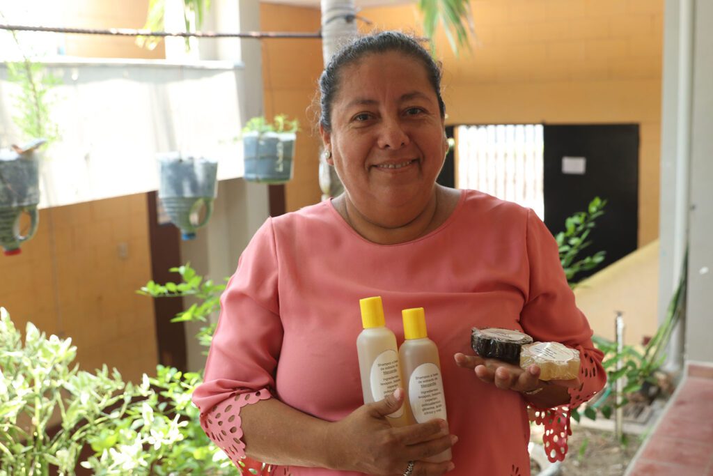 Emprendedora de Aguilares, Rosa Eliza Menjívar